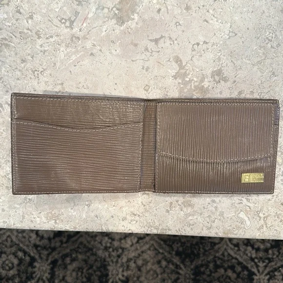Authentic Vintage Fendi Folding Wallet Leather Interior - Picture 3 of 7